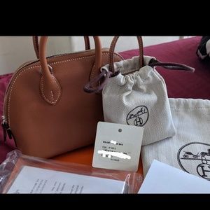 Hermès solide handbag